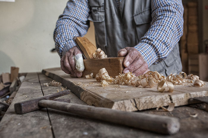 Esperti dei lavori in legno - MENICHINI HOME - Cucine Veneta e arredamento  su misura a Perignano PISA